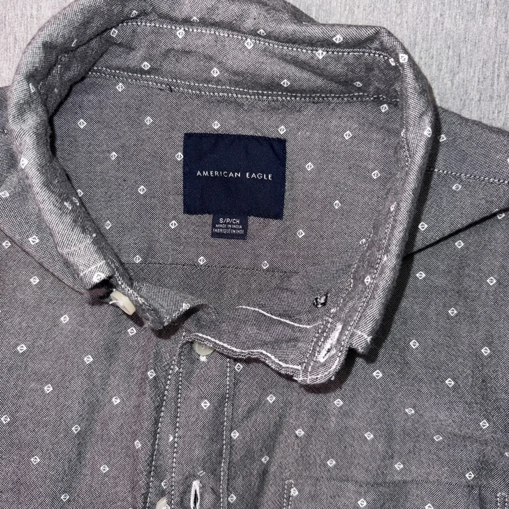 American Eagle Men's small Gray Geometric Print Button Down Long Sleeve Shirt - Picture 2 of 7